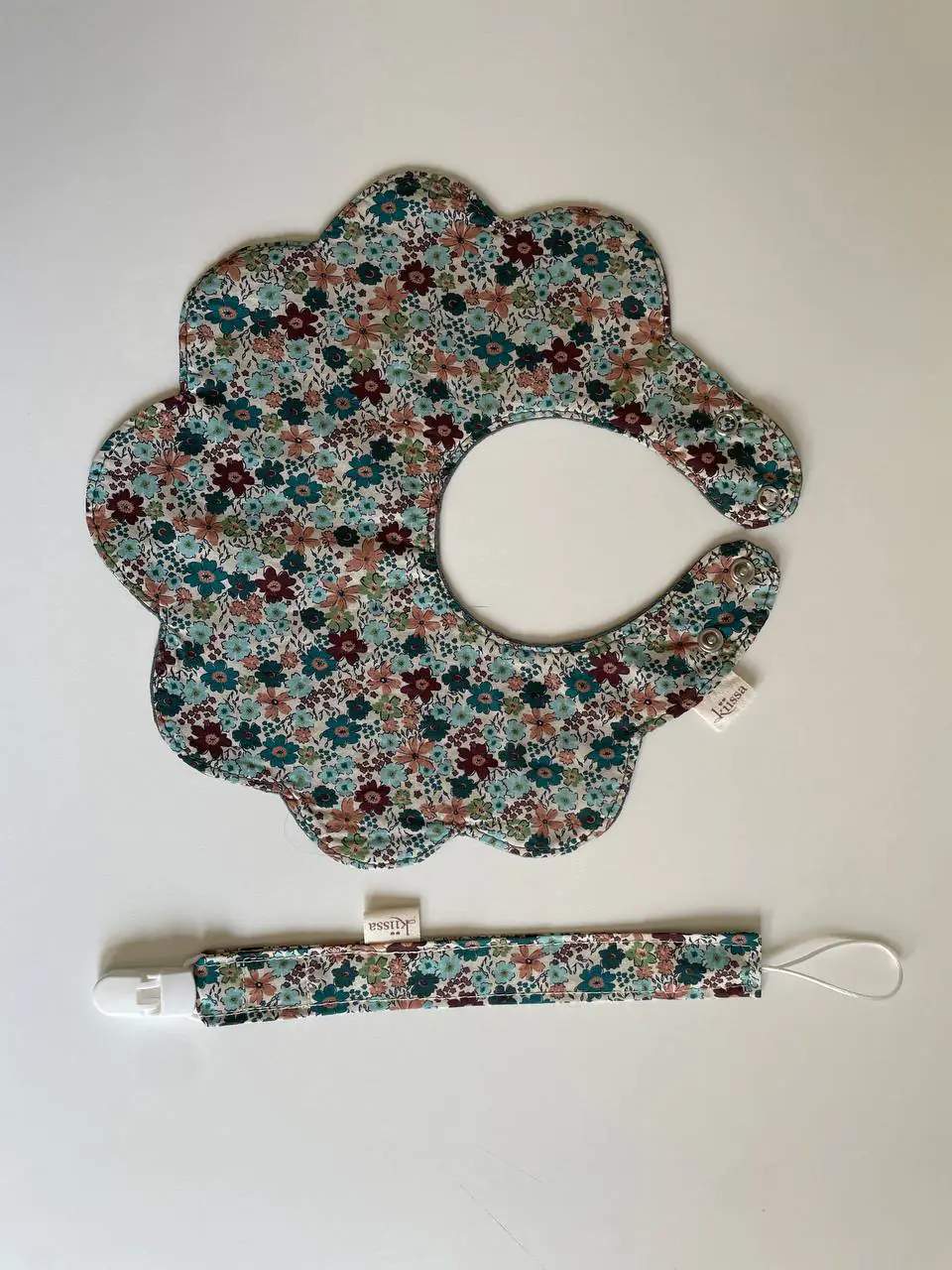 Flower-shaped bib from the selected collection — photo 10
