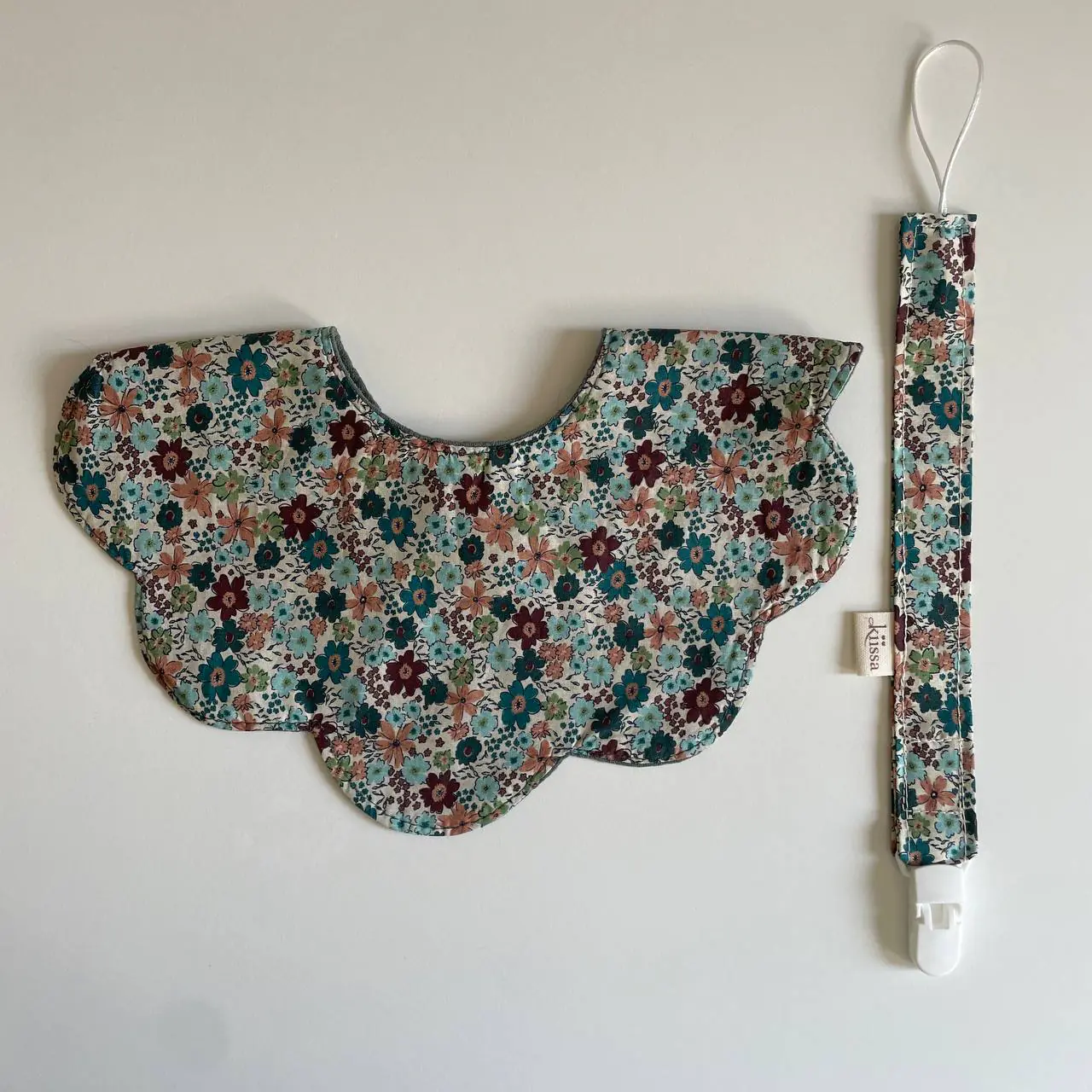 Flower-shaped bib from the selected collection — photo 13