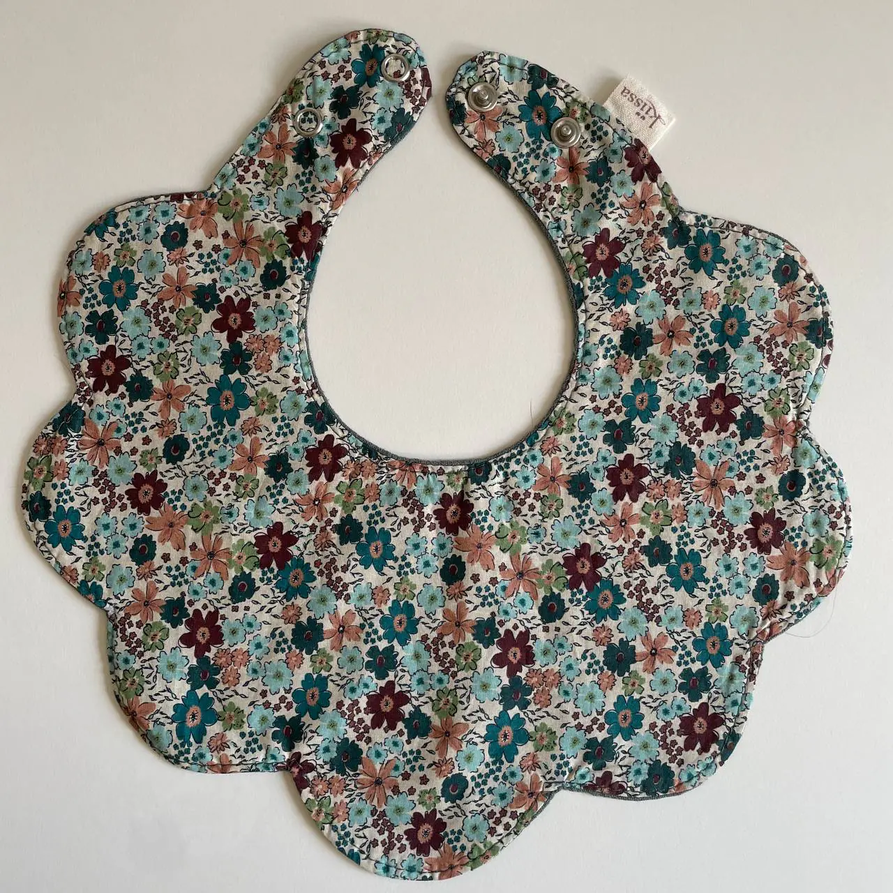 Flower-shaped bib from the selected collection — photo 1