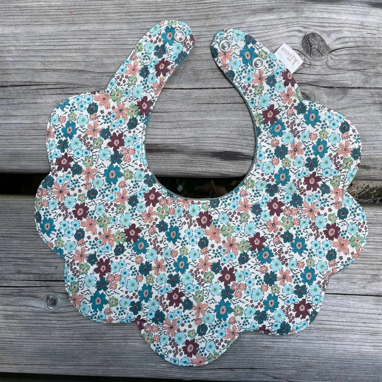 Flower-shaped bib from the selected collection — photo 9
